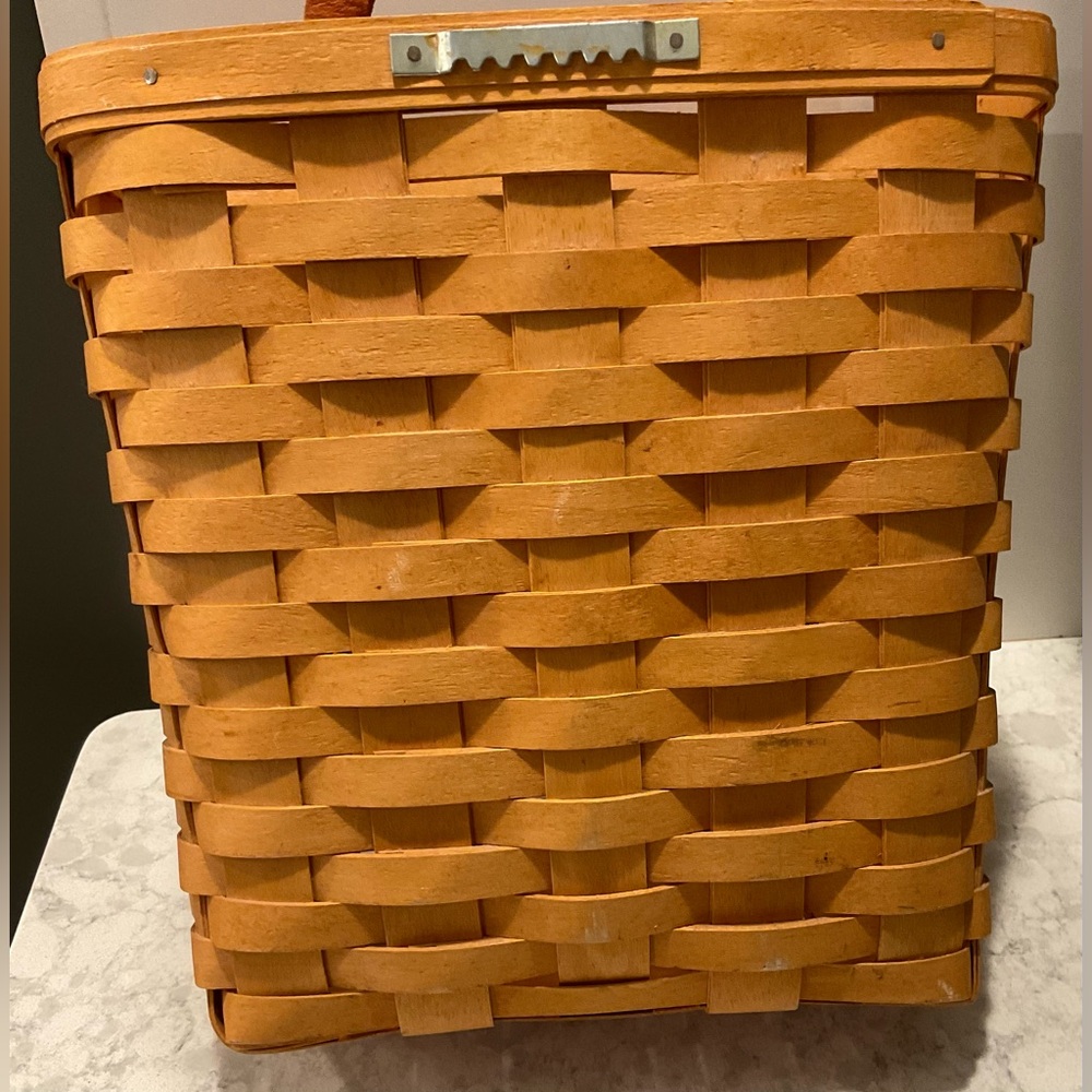 Vintage Longaberger Large Key Basket - Signed and Dated 1999 - Picture 13 of 16